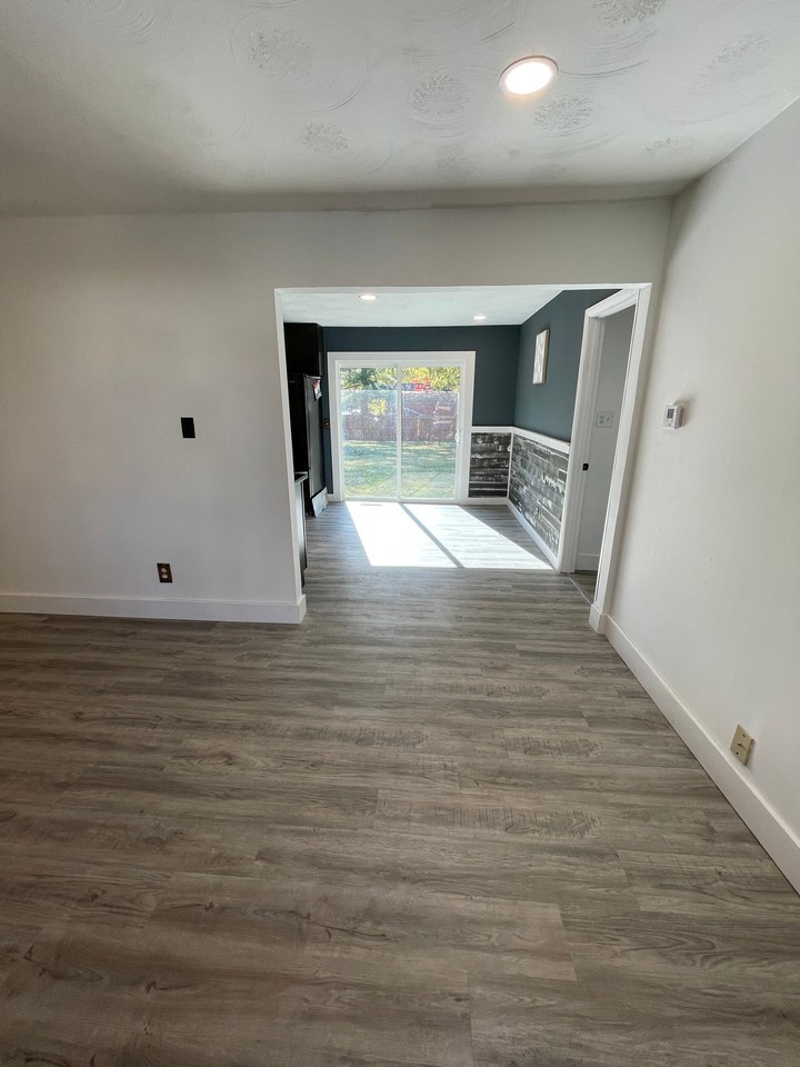 7420 Brock Dr - Photo 6 of 40