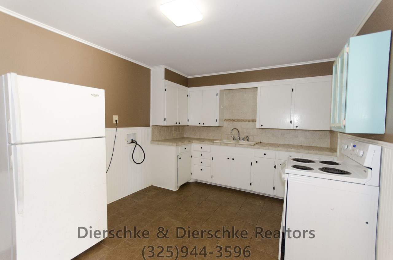 130 Windham St - Photo 2 of 10