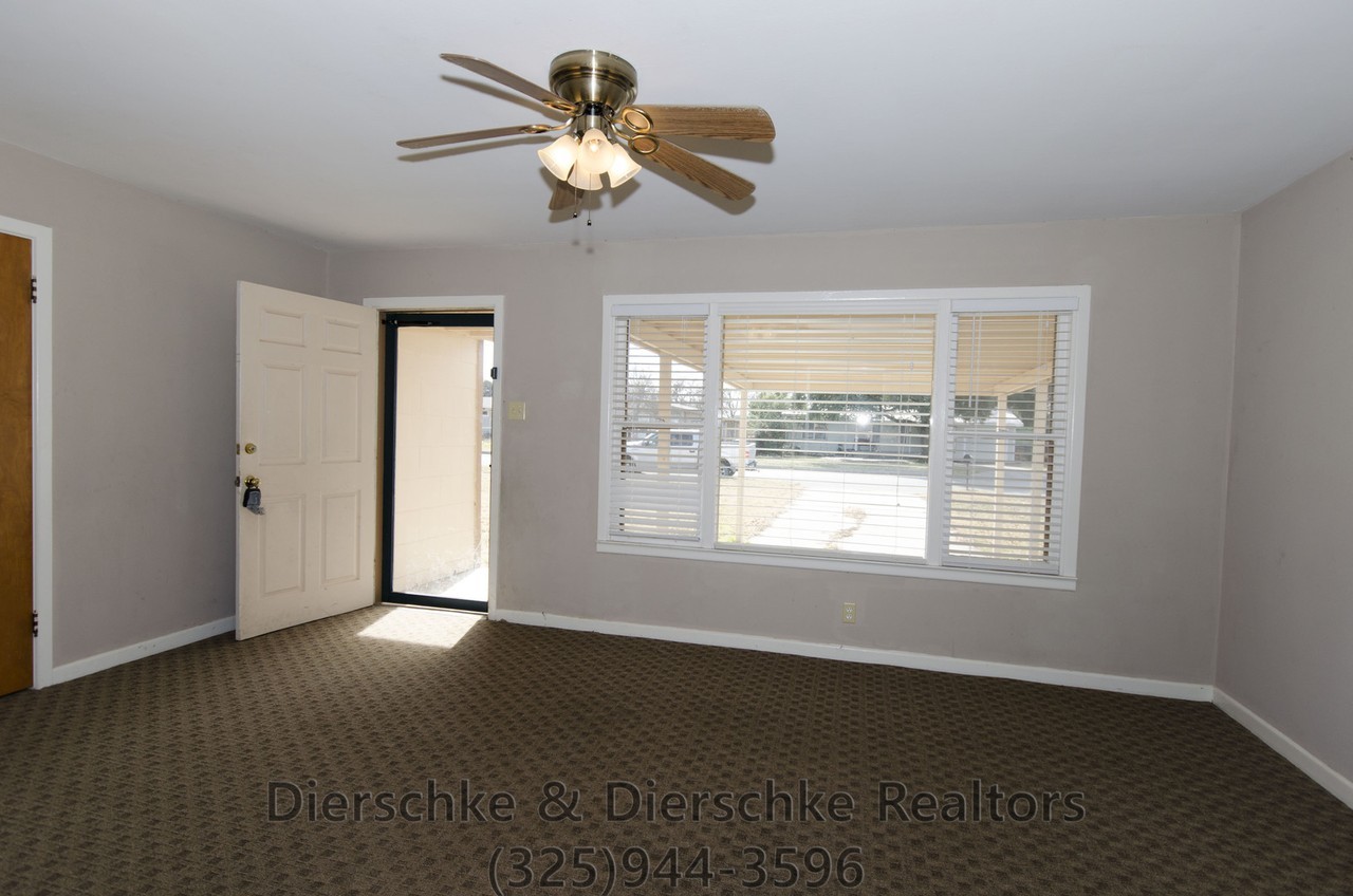 130 Windham St - Photo 6 of 10
