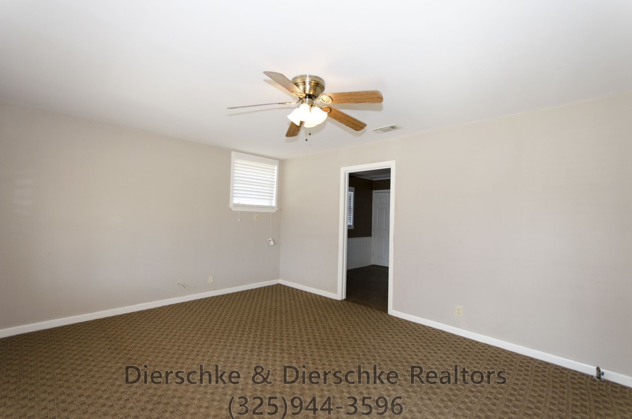 130 Windham St - Photo 7 of 10