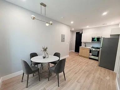 864 Troy Ave #3 - Photo 3 of 8