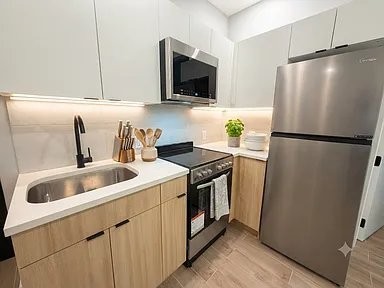 864 Troy Ave #3 - Photo 4 of 8