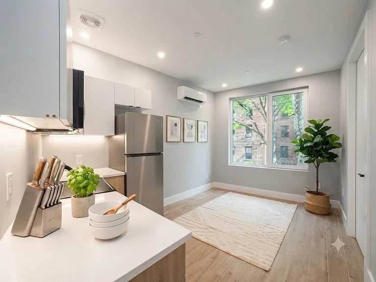 864 Troy Ave #3 - Photo 6 of 8