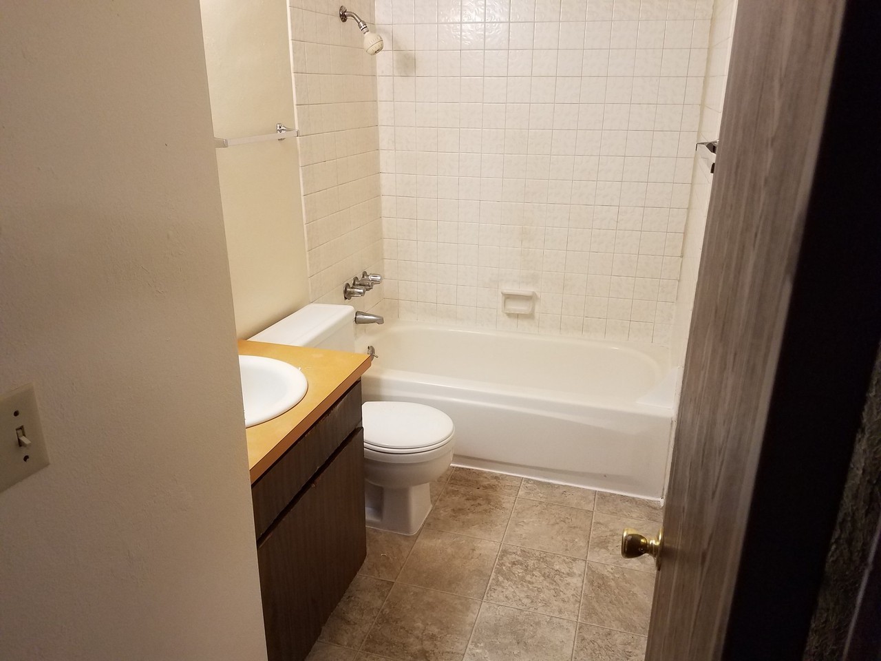 554 4th St #6 - Photo 2 of 7