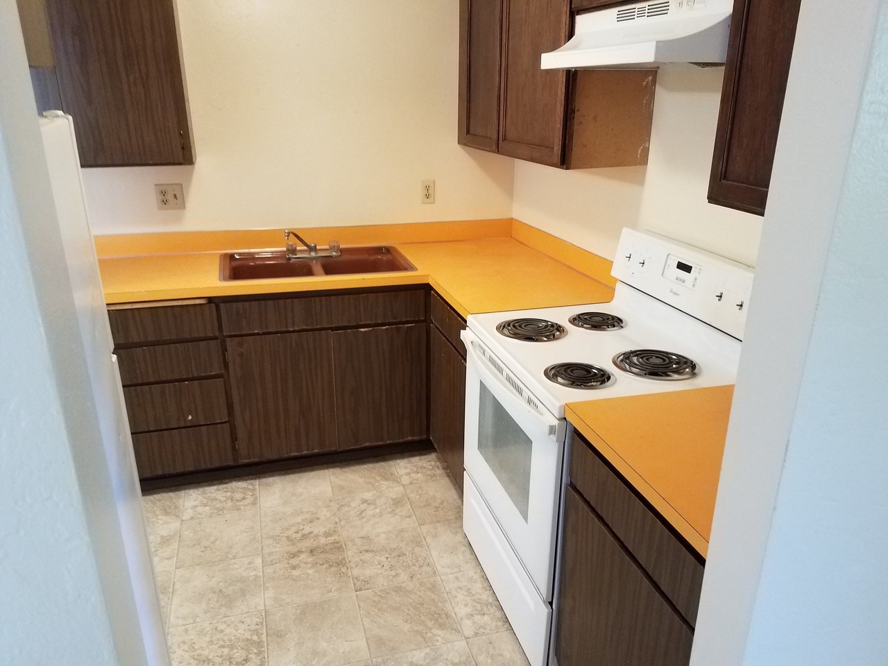 554 4th St #6 - Photo 5 of 7