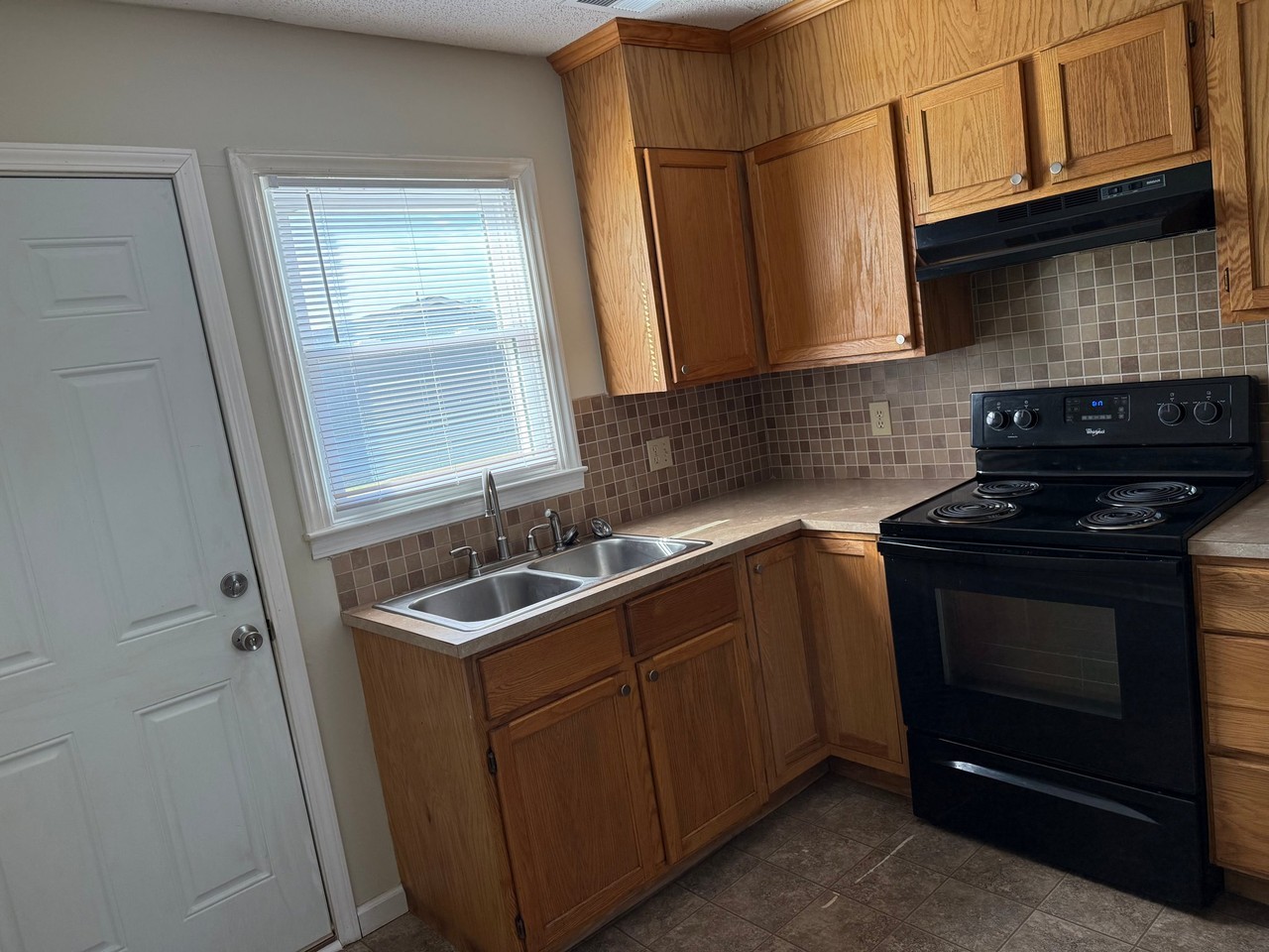 112 Normandy Dr - Photo 3 of 11