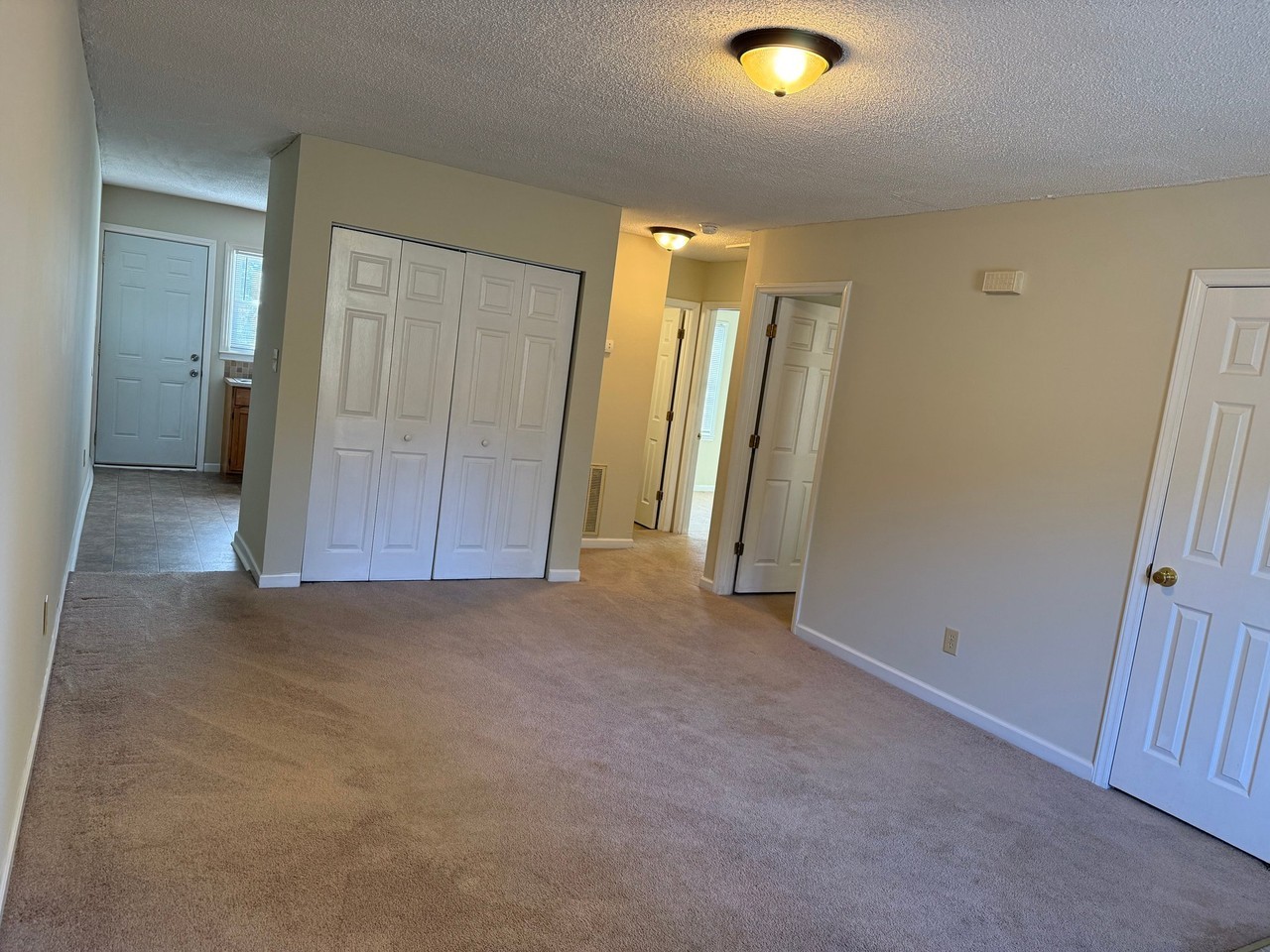 112 Normandy Dr - Photo 5 of 11