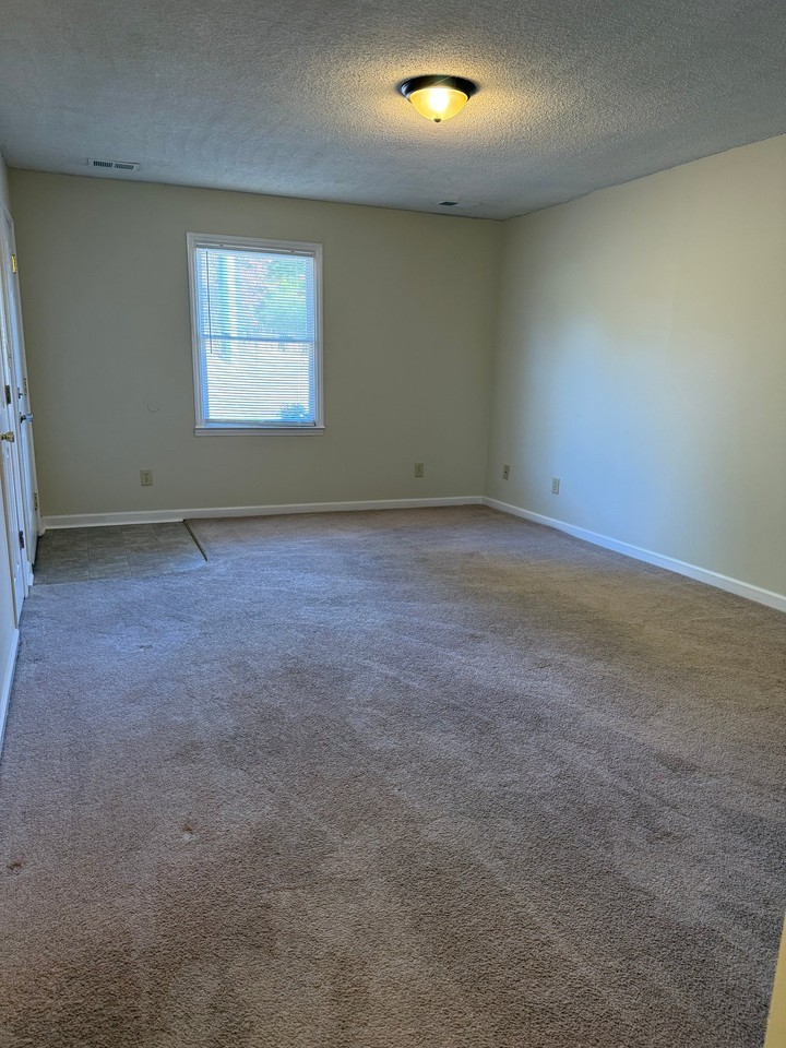 112 Normandy Dr - Photo 6 of 11