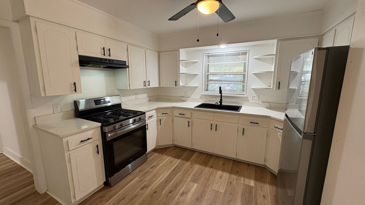 408 Brown St - Photo 3 of 17