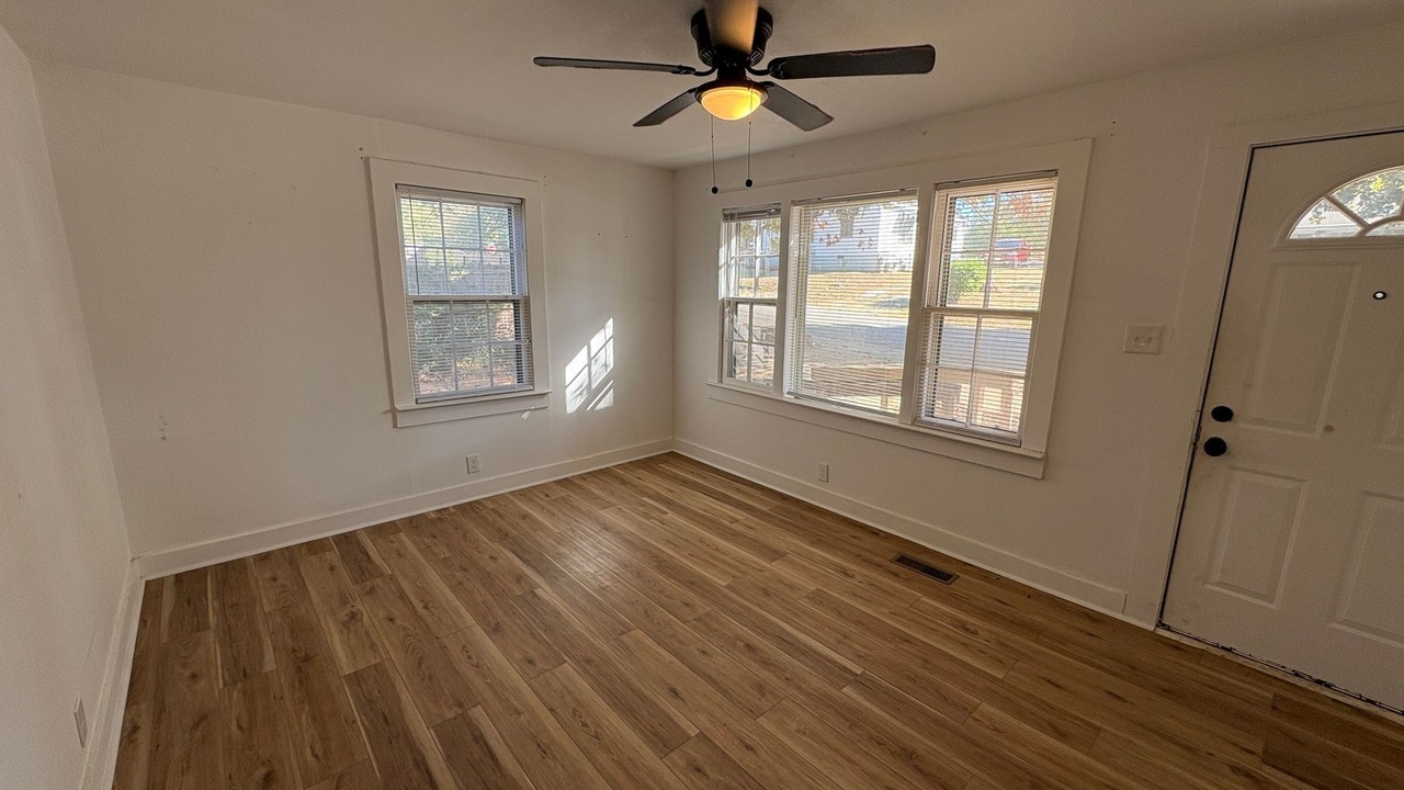 408 Brown St - Photo 5 of 17