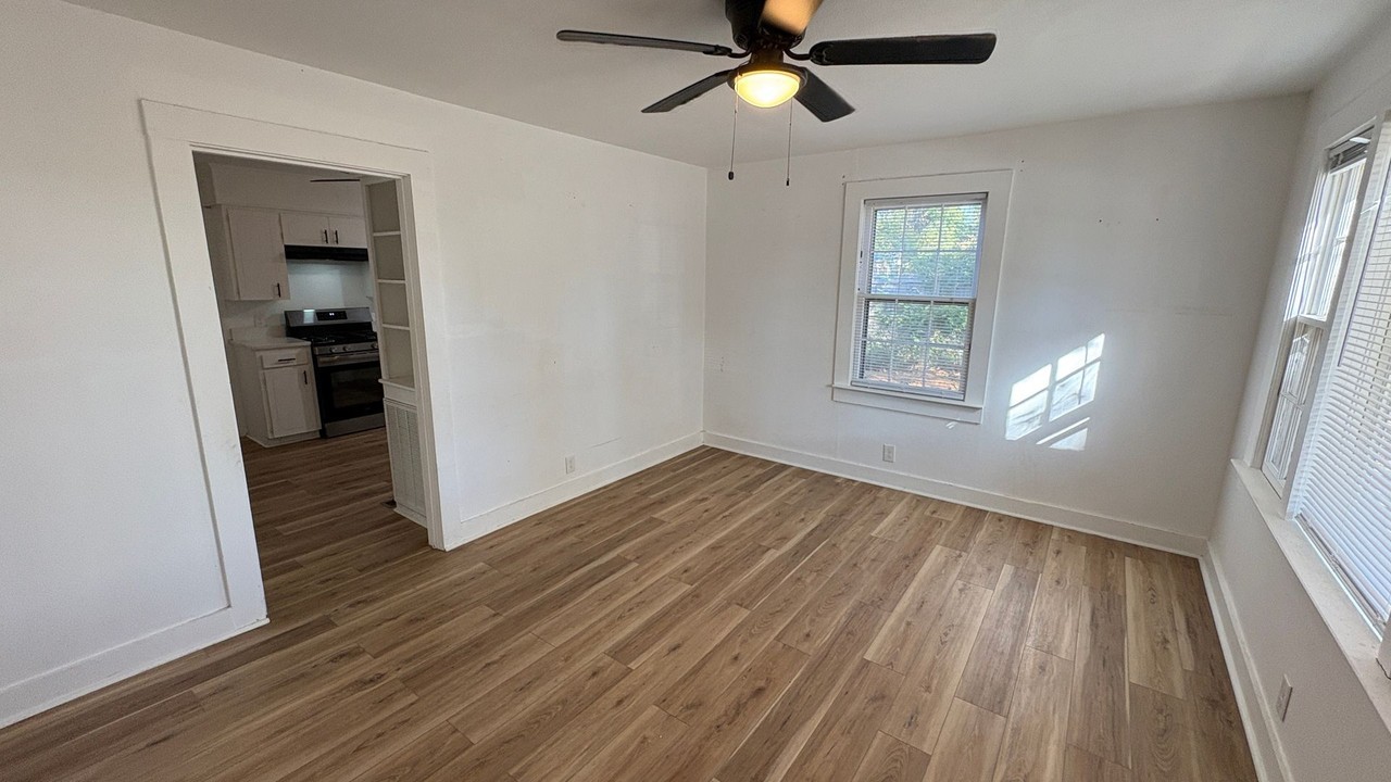 408 Brown St - Photo 6 of 17