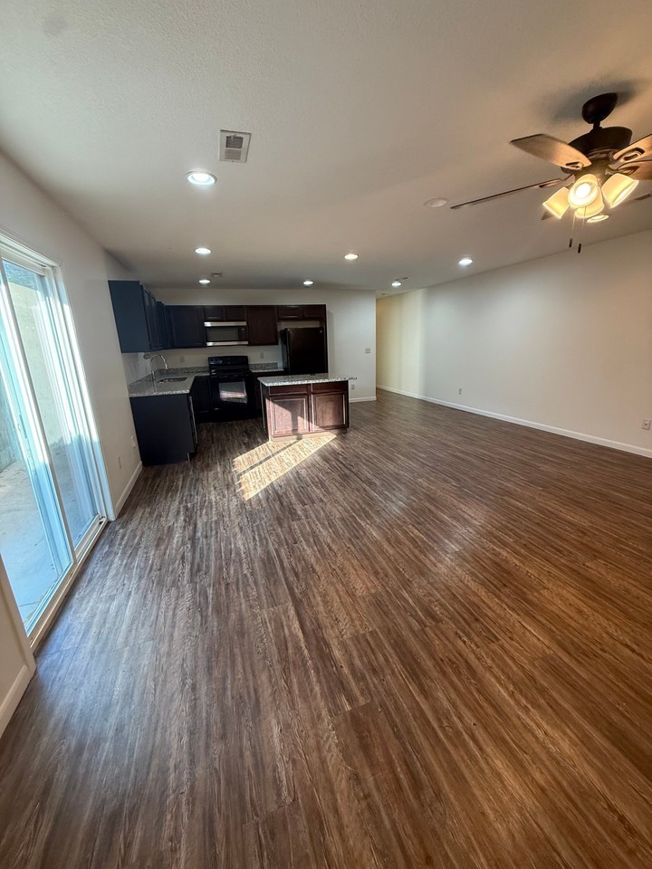 547 N Young St - Photo 2 of 13