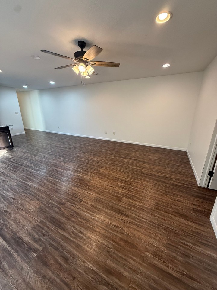 547 N Young St - Photo 3 of 13