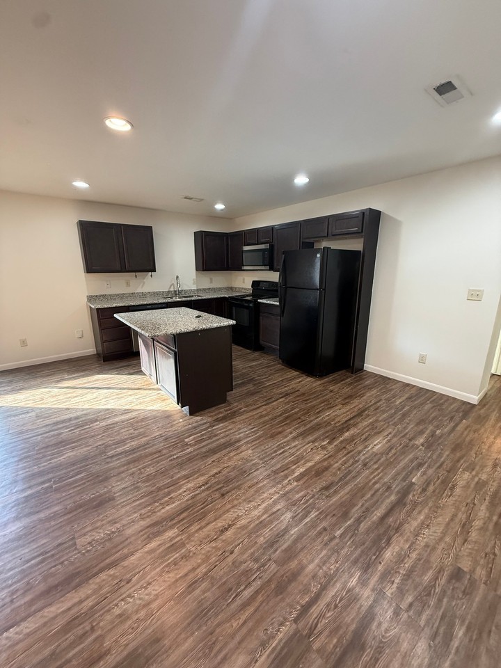 547 N Young St - Photo 5 of 13