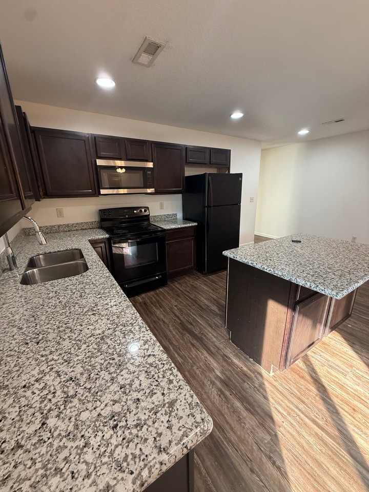 547 N Young St - Photo 6 of 13