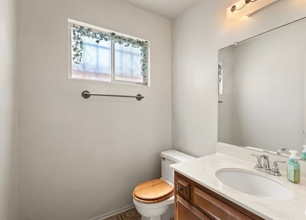 3221 Thatcher Ave - Photo 3 of 16