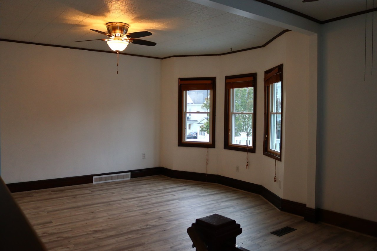 55 Mount Vernon Ave - Photo 2 of 10