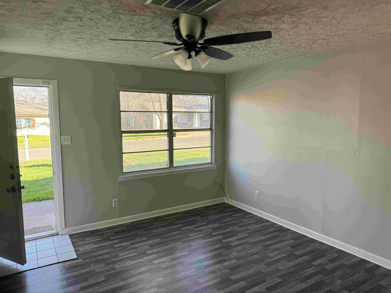 1006 S 19th St - Photo 2 of 11