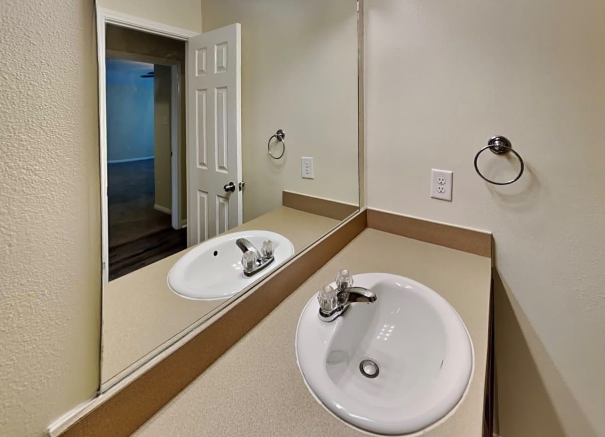 8633 Chaletford Dr - Photo 3 of 7