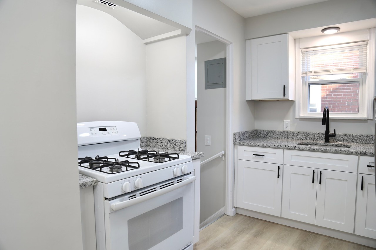 4215 W 143rd St - Photo 7 of 20