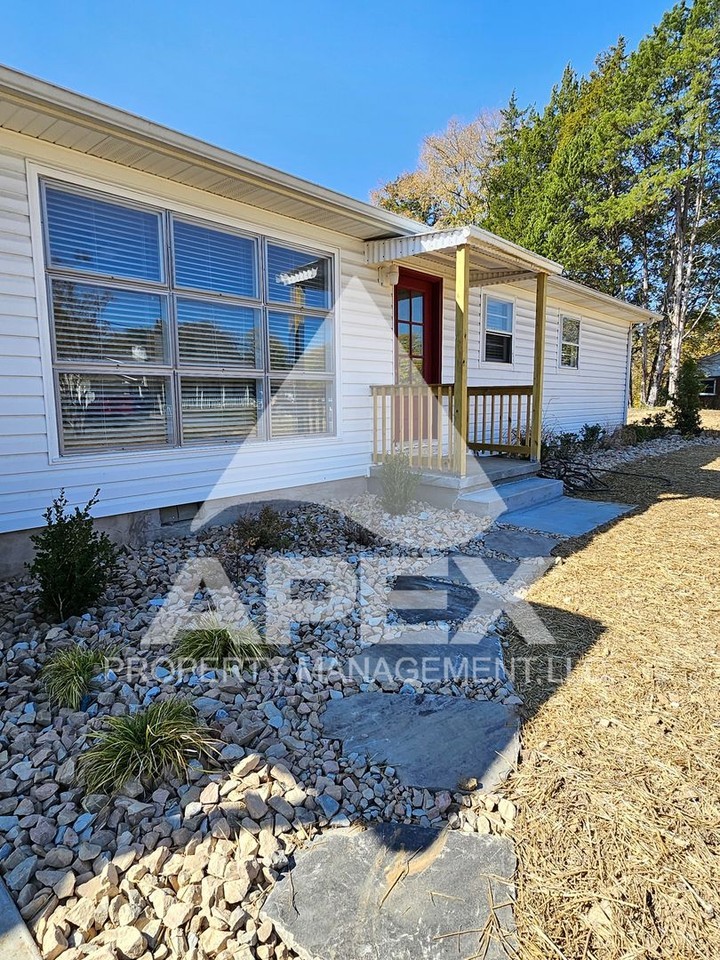 6929 Pennell Ln - Photo 3 of 26