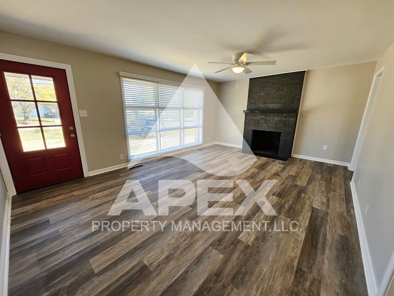 6929 Pennell Ln - Photo 5 of 26