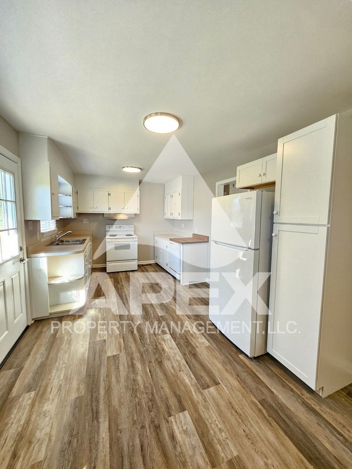 6929 Pennell Ln - Photo 6 of 26