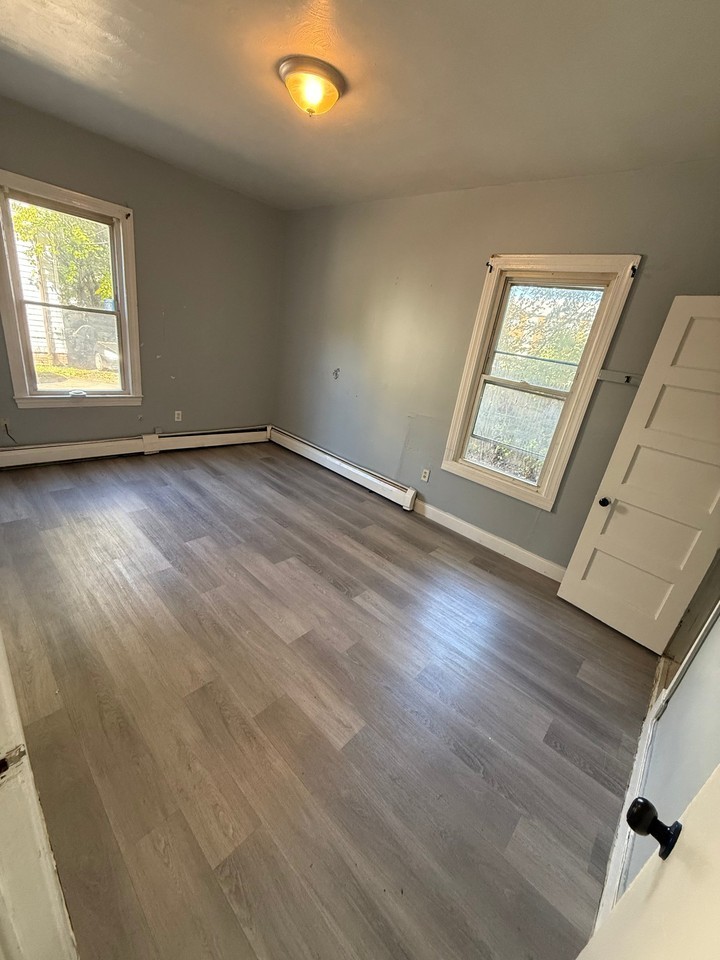 1 Kenyon Ct #1 - Photo 2 of 5