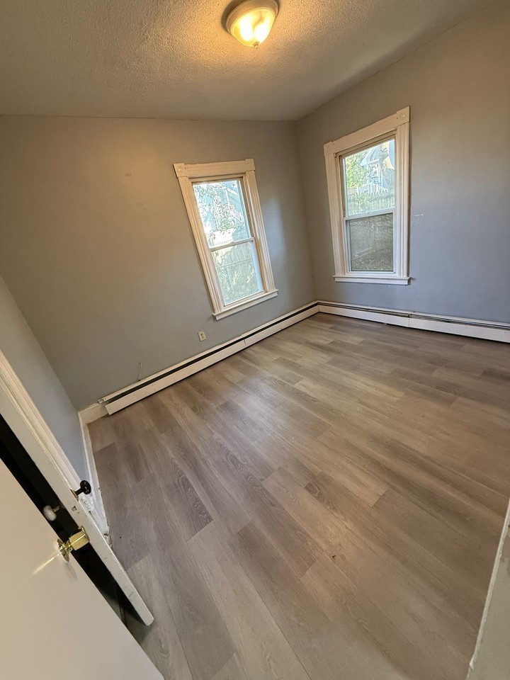 1 Kenyon Ct #1 - Photo 3 of 5
