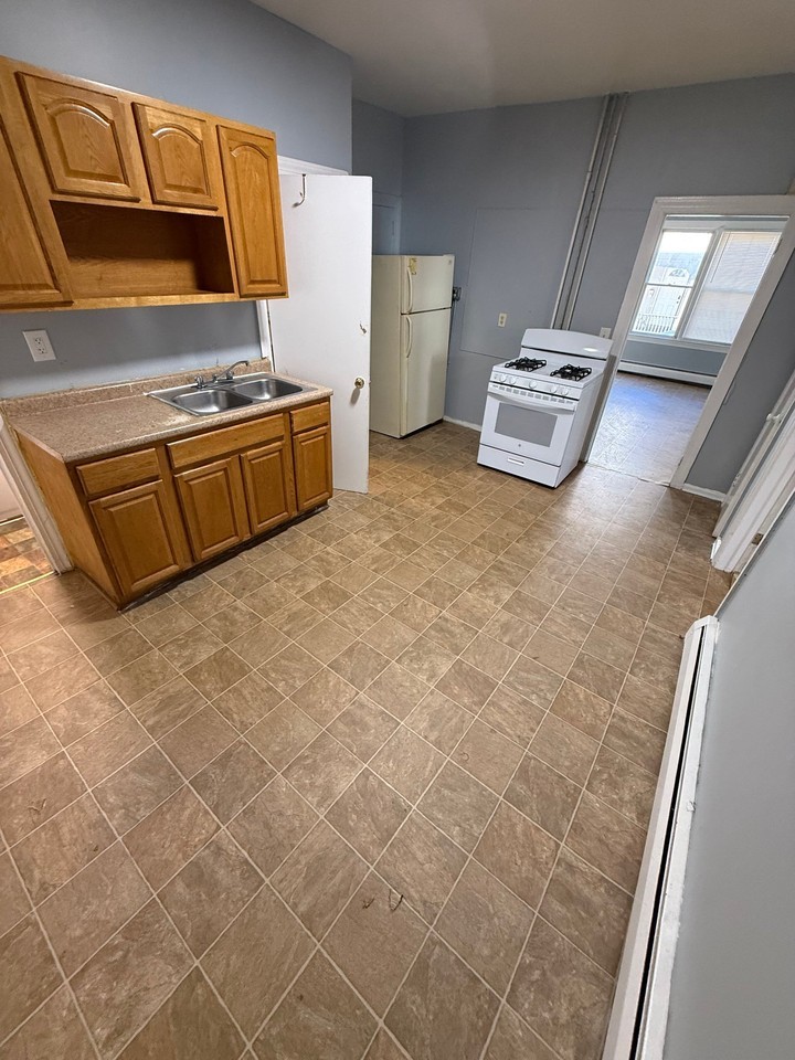 1 Kenyon Ct #1 - Photo 4 of 5