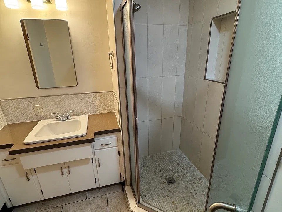 3220 E Holland Ave - Photo 2 of 14