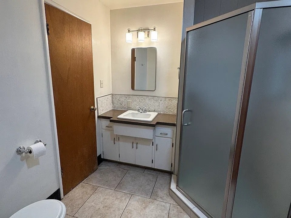 3220 E Holland Ave - Photo 3 of 14
