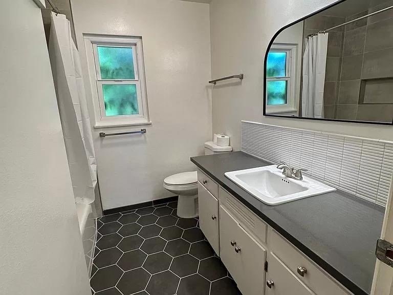 3220 E Holland Ave - Photo 5 of 14