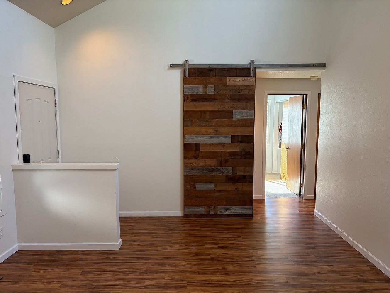 17614 Sw Beaver Ct - Photo 4 of 11
