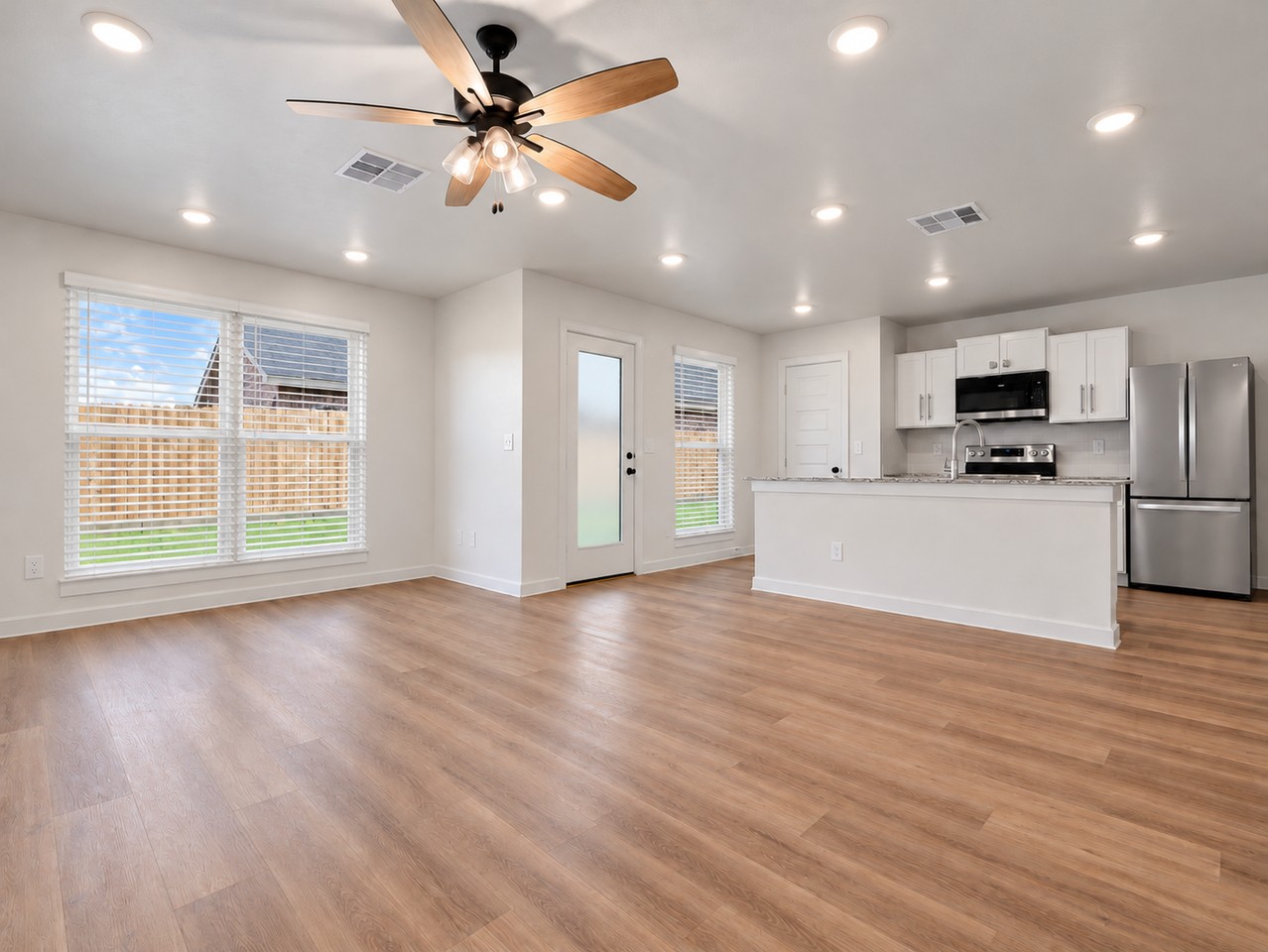 503 E 24th St - Photo 4 of 18