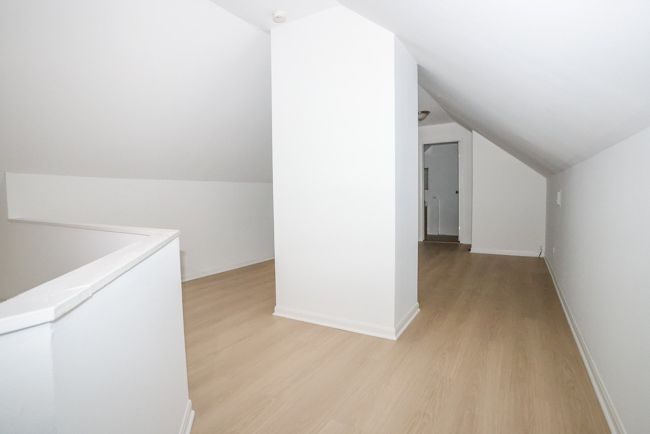 2143 W Belmont Ave #1R