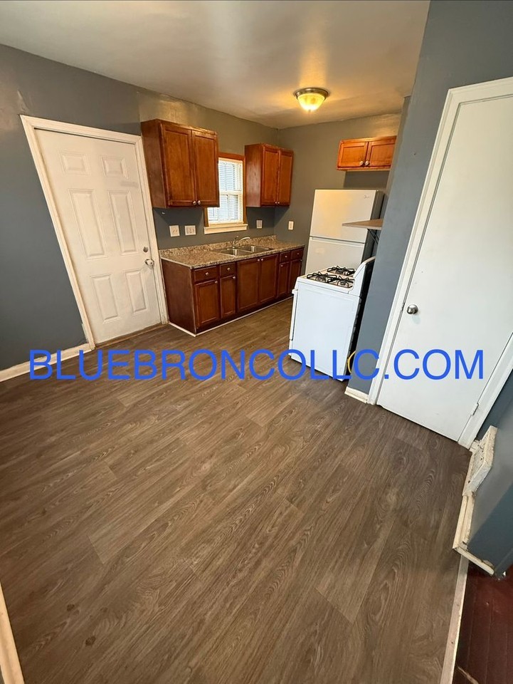 1803 Wood Ave - Photo 3 of 8
