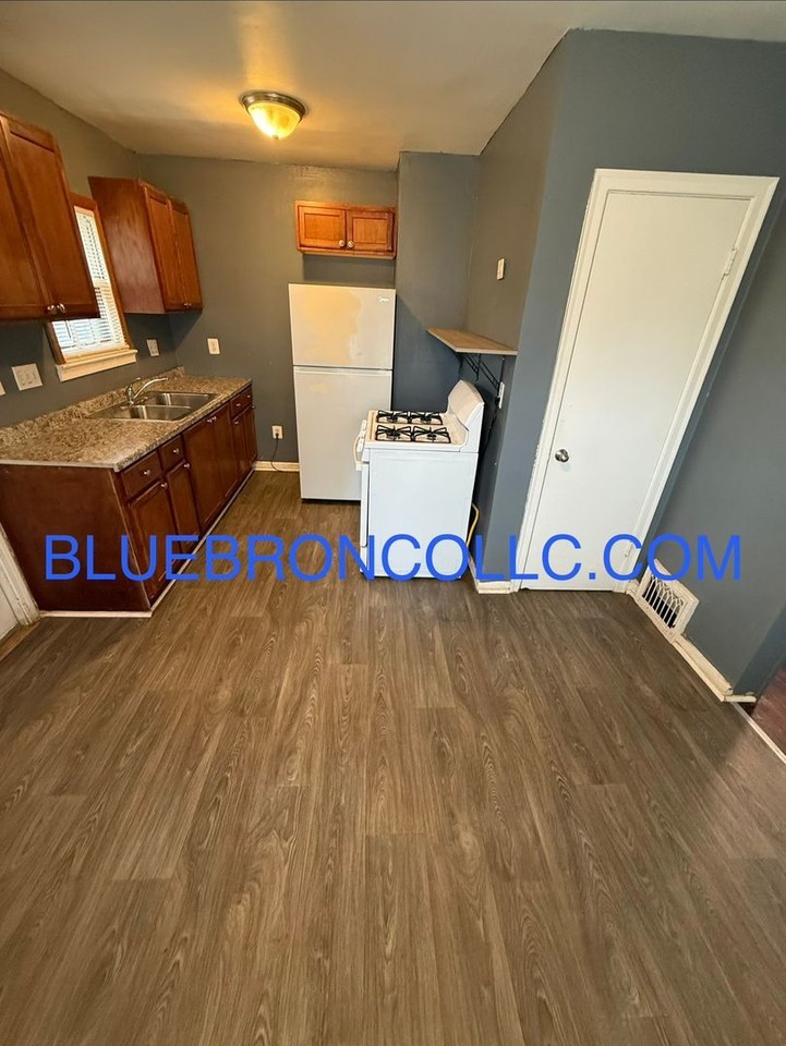 1803 Wood Ave - Photo 4 of 8