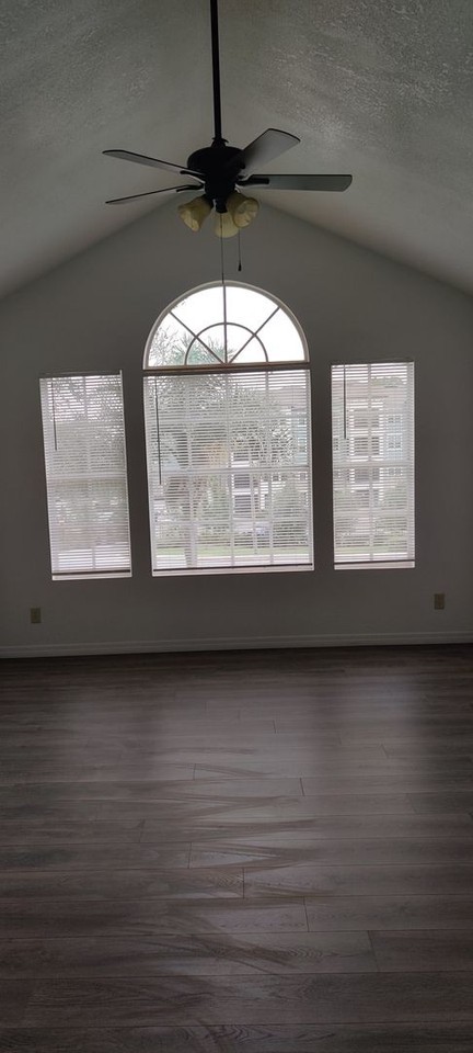 11594 Westwood Blvd - Photo 2 of 17
