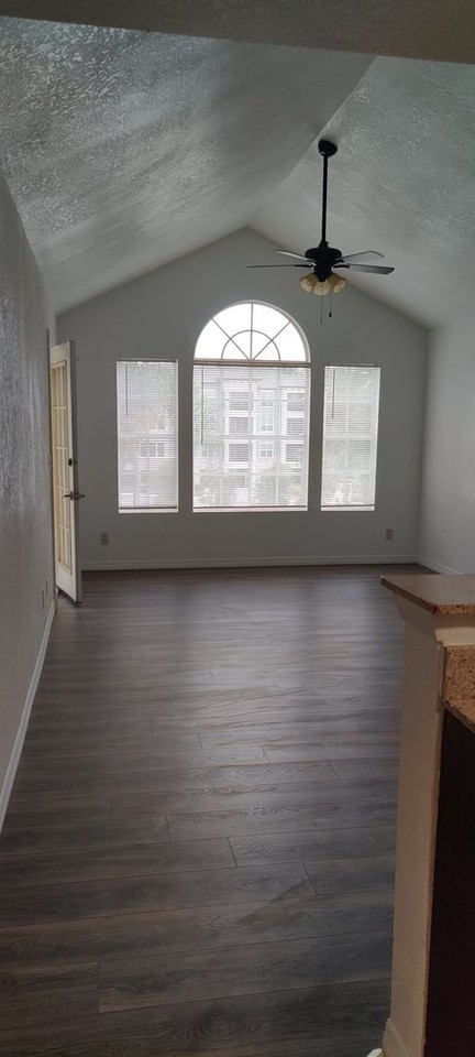 11594 Westwood Blvd - Photo 3 of 17