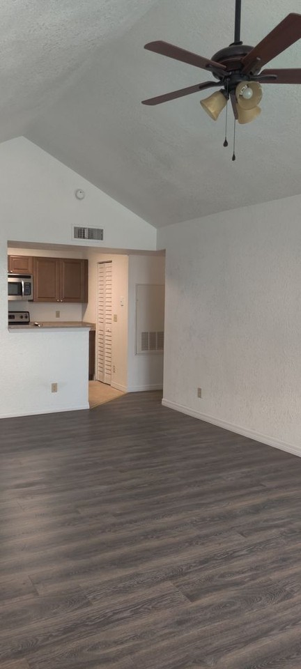 11594 Westwood Blvd - Photo 7 of 17