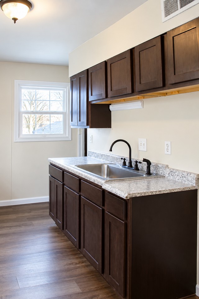1094 S Hampton Rd - Photo 4 of 10