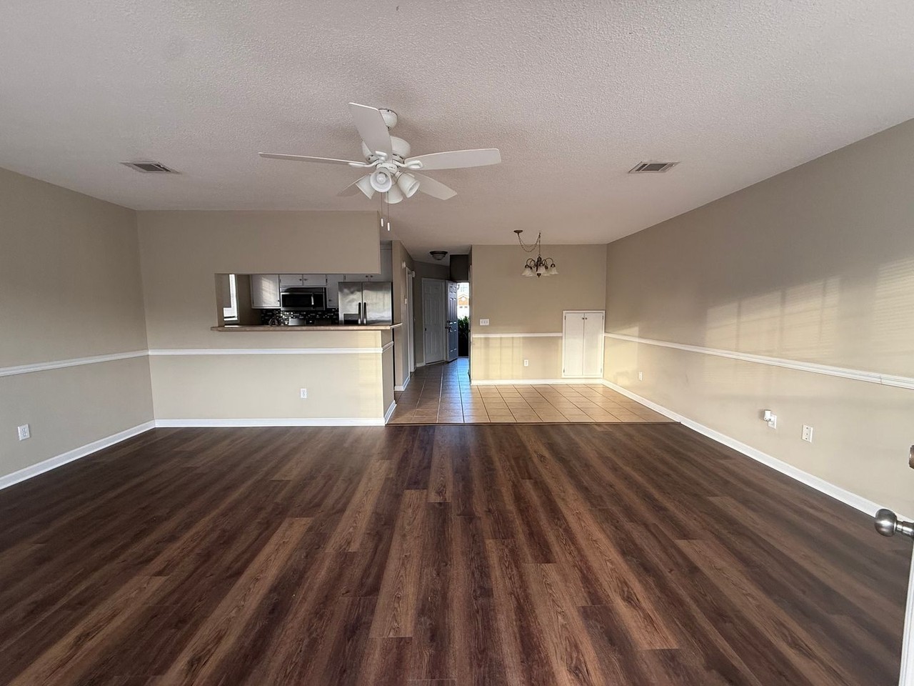 112 N Springview Dr - Photo 2 of 40