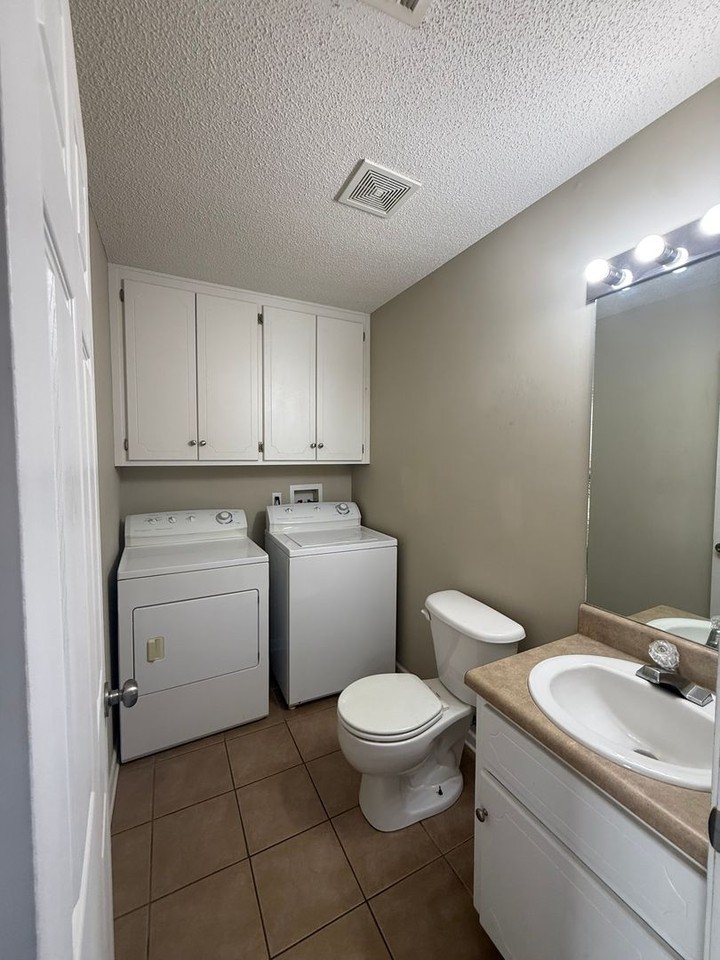 112 N Springview Dr - Photo 7 of 40