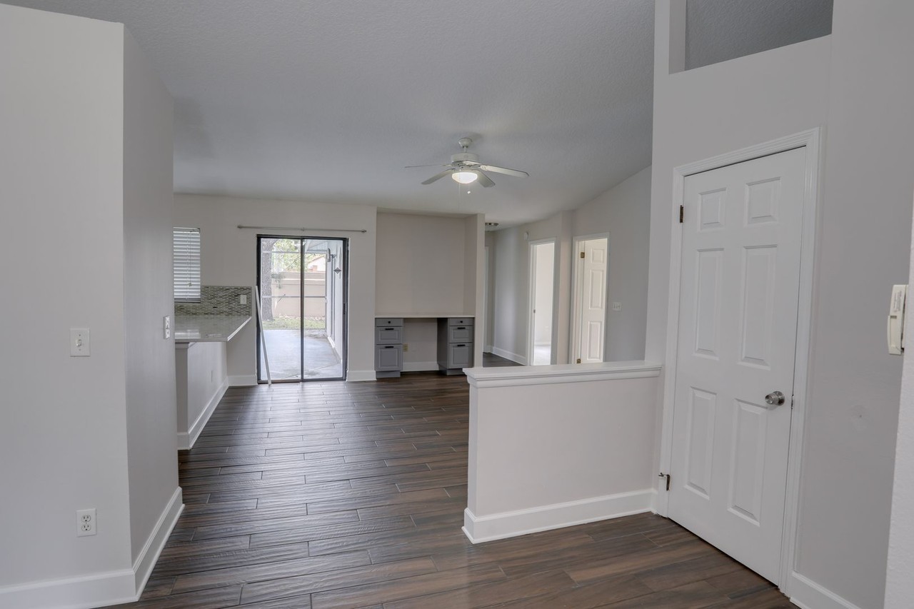 5145 Honeynut Ln - Photo 4 of 31