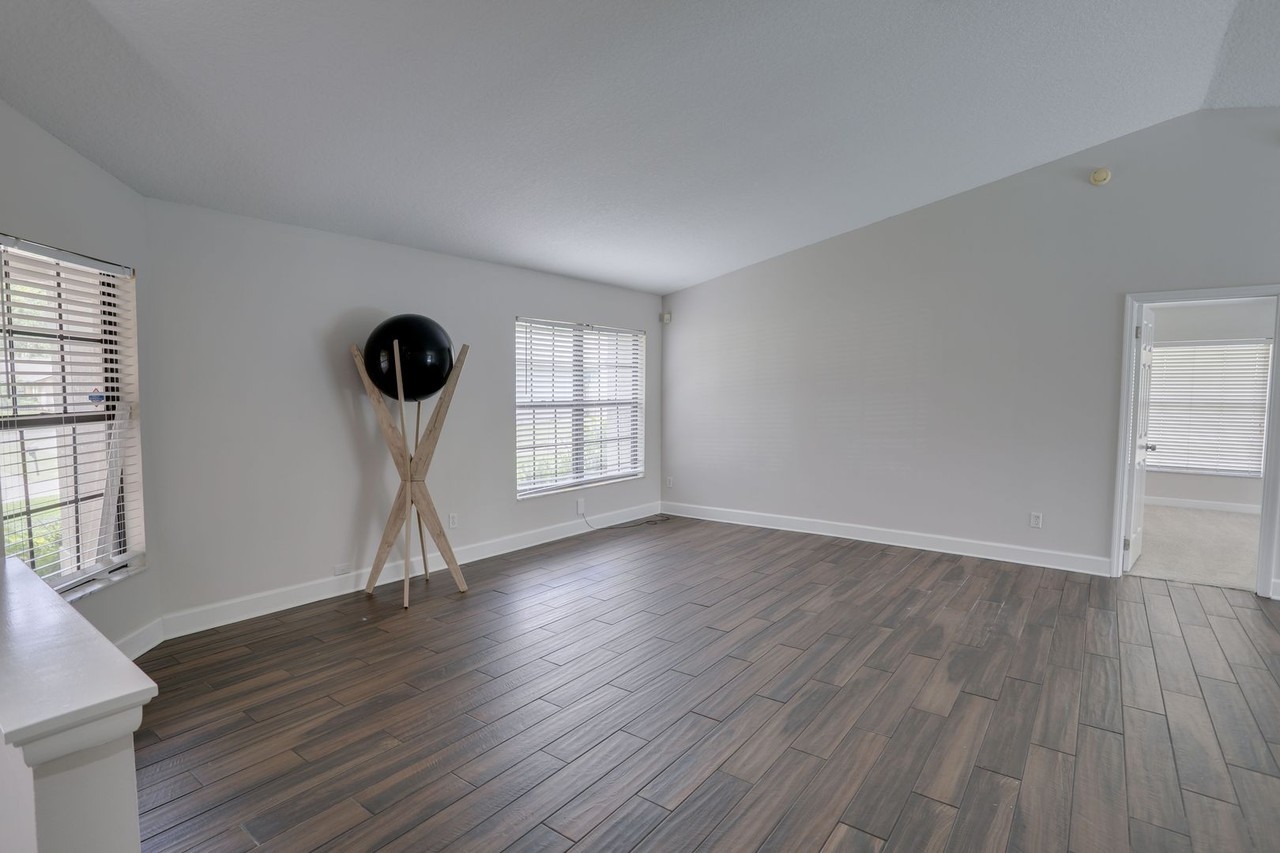 5145 Honeynut Ln - Photo 6 of 31