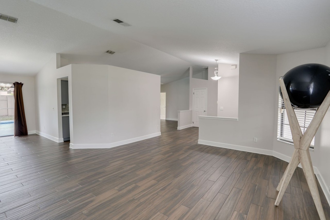 5145 Honeynut Ln - Photo 7 of 31