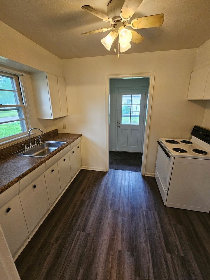 1633 N Madison St - Photo 6 of 13