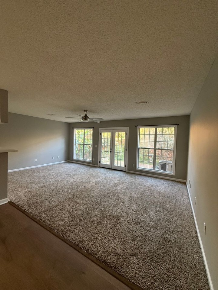137 Woodberry Dr - Photo 2 of 48