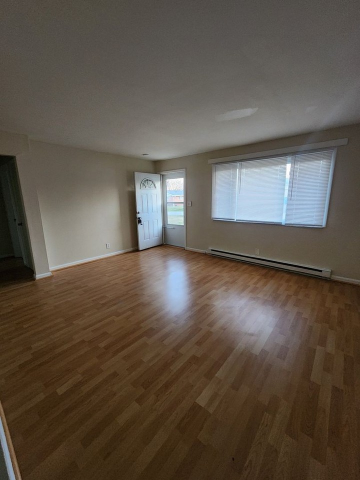 5408 Chelsea Rd - Photo 2 of 10
